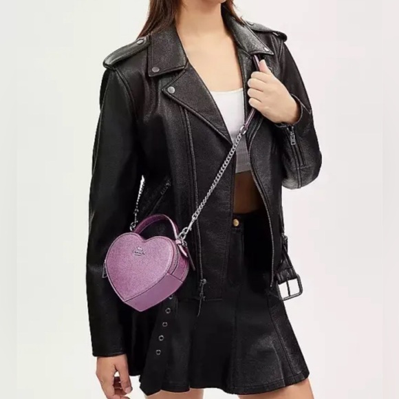 Heart-shaped Coach leather purse - Picture 7 of 9